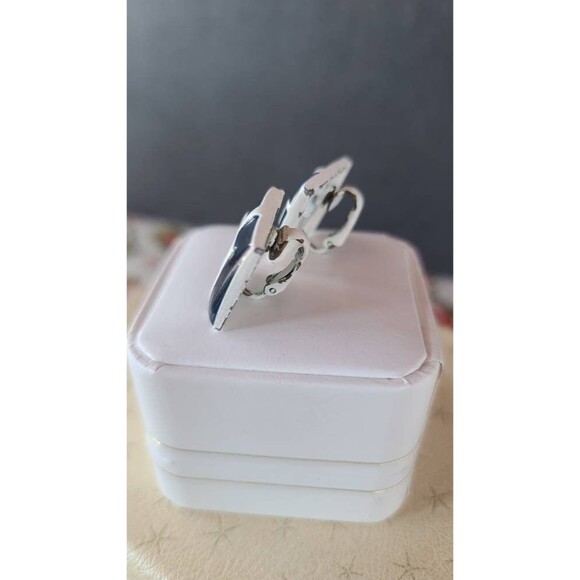 Vintage Blue and White Clip-ons Earrings - Picture 9 of 10